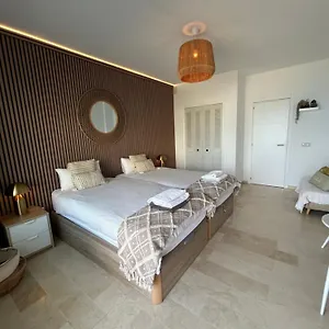 amazing-stay-with-frontline-sea-views-torremolinos.1costadelsol.com/